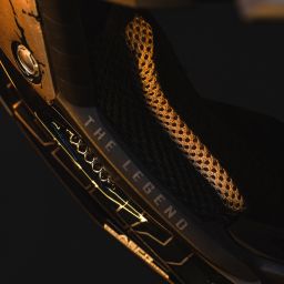 Prilba AVIATOR 3 "TC 222 THE LEGEND" AIROH (černá/zlatá) 2026