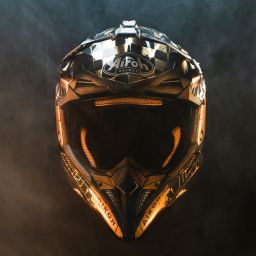 Prilba AVIATOR 3 "TC 222 THE LEGEND" AIROH (černá/zlatá) 2026