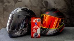 S čistič hľadí s mikrovláknovou utierkou - Visor & Helmet Cleaner 100 ml