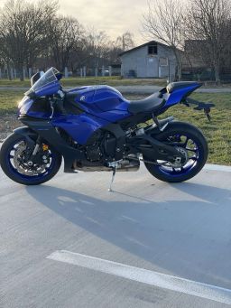 Yamaha R1