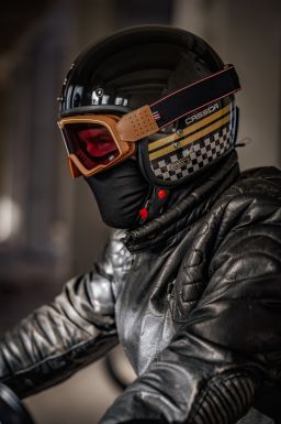 Prilba Eso Forty Nine, CASSIDA (čierna perleť/zlatá/šedá) 2025
