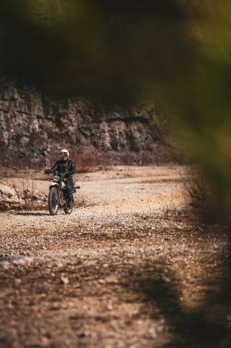Prilba Eso Forty Nine, CASSIDA (krémová/černá) 2025