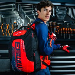Batoh CITY HUNTER V2 MM93 kolekce, ALPINESTARS (červená fluo/modrá/černá/bílá, objem 22 l) 2025