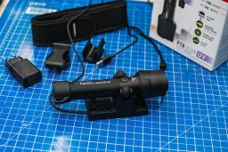 LED LENSER P7R WORK UV - ruční svítilna pracovní s bočním UV světlem, dobíjecí, dosvit 240 m, záruka 7 let