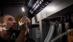LED LENSER W2R WORK - ruční svítilna pracovní s bodovým a prostorovým osvětlením, dobíjecí, dosvit 60 m, záruka 7 let