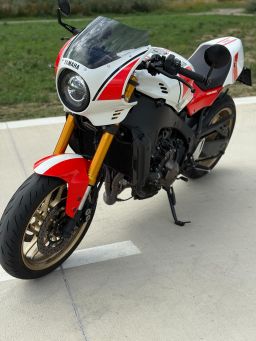 YAMAHA XSR 900