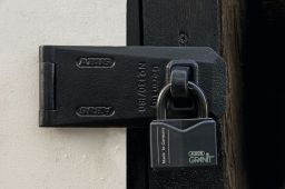 Visiace zámok na kľúč Granit 37/55 s vysokým stupněm zabezpečení (priemer oka 11 mm), ABUS