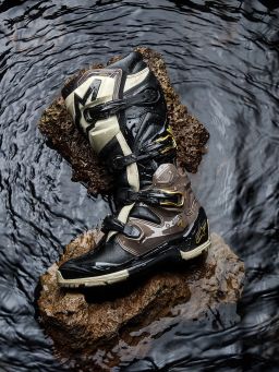 Boty TECH 7 ENDURO DRYSTAR, ALPINESTARS (černá/tmavě šedá/zlatá) 2026