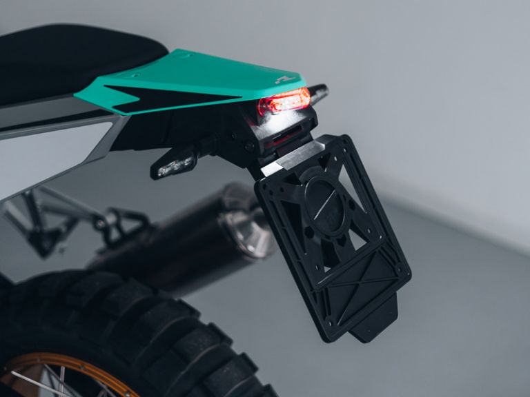 Zadné led svetlo vrátane držiaku ŠPZ KOVE, RTECH