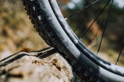 Technomousse bezdušový BLUE VERTIGO XC 29 (šířka 2,1 - 2,4), Athena 