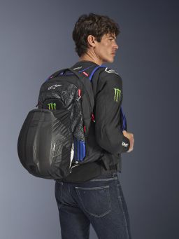 Batoh CITY HUNTER V2 FQ20 MONSTER kolekce, ALPINESTARS (černá/červená fluo/modrá/zelená, objem 22 l) 2026