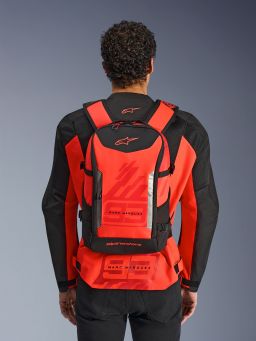 Batoh AMP-3 MM93 kolekce, ALPINESTARS (červená fluo/červená/černá, objem 17 l) 2026