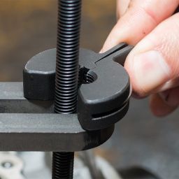 Nástroj pre oddělování kárterů motora, BIKESERVICE