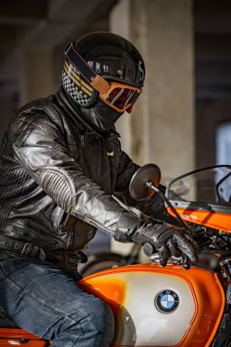 Prilba Eso Forty Nine, CASSIDA (čierna perleť/zlatá/šedá) 2026