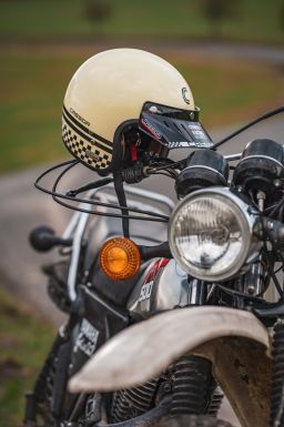 Prilba Eso Forty Nine, CASSIDA (krémová/černá) 2026