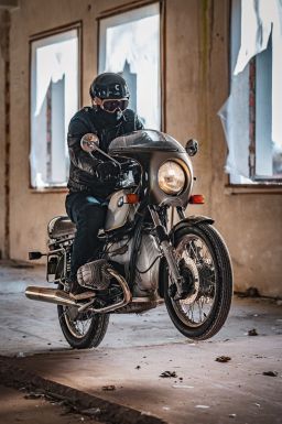 Prilba Eso Forty Nine, CASSIDA (čierna perleť/zlatá/šedá) 2026