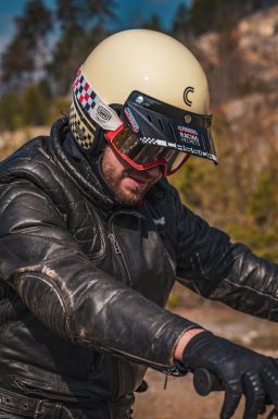 Prilba Eso Forty Nine, CASSIDA (krémová/černá) 2026