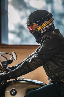 Prilba Eso Forty Nine, CASSIDA (čierna perleť/zlatá/šedá) 2026