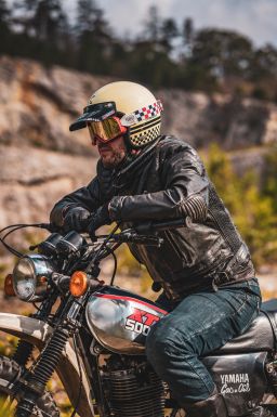 Prilba Eso Forty Nine, CASSIDA (krémová/černá) 2026