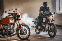 Prilba Eso Forty Nine, CASSIDA (čierna perleť/zlatá/šedá) 2026