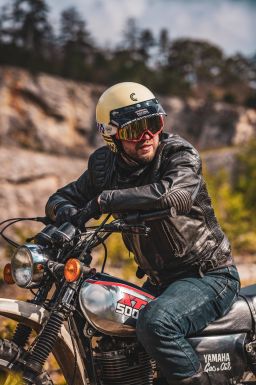 Prilba Eso Forty Nine, CASSIDA (krémová/černá) 2026