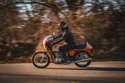 Prilba Eso Forty Nine, CASSIDA (čierna perleť/zlatá/šedá) 2026