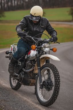 Prilba Eso Forty Nine, CASSIDA (krémová/černá) 2026