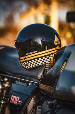 Prilba Eso Forty Nine, CASSIDA (čierna perleť/zlatá/šedá) 2026