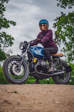 Prilba Eso Super Hooligan, CASSIDA (čierna matná/metalická modrá) 2026