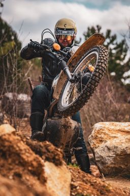 Prilba Eso Forty Nine, CASSIDA (krémová/černá) 2026