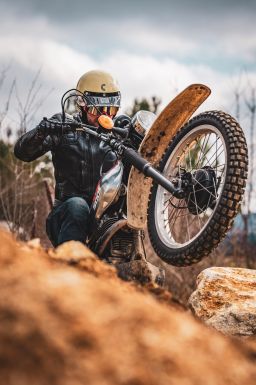 Prilba Eso Forty Nine, CASSIDA (krémová/černá) 2026