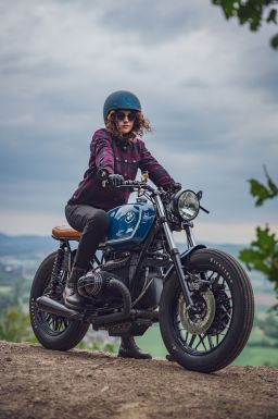 Prilba Eso Super Hooligan, CASSIDA (čierna matná/metalická modrá) 2026