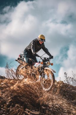 Prilba Eso Forty Nine, CASSIDA (krémová/černá) 2026