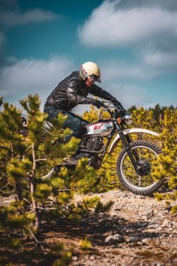 Prilba Eso Forty Nine, CASSIDA (krémová/černá) 2026