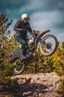 Prilba Eso Forty Nine, CASSIDA (krémová/černá) 2026