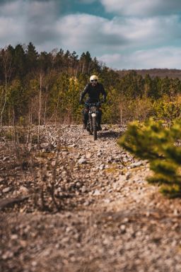 Prilba Eso Forty Nine, CASSIDA (krémová/černá) 2026