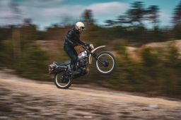 Prilba Eso Forty Nine, CASSIDA (krémová/černá) 2026