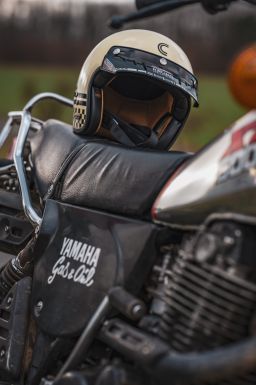 Prilba Eso Forty Nine, CASSIDA (krémová/černá) 2026