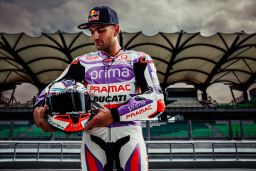 Prilba SUPERTECH R10 ELEMENT, ALPINESTARS (karbon/stříbrná/černá) 2026