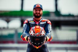 Prilba SUPERTECH R10 ELEMENT, ALPINESTARS (karbon/červená fluo/bílá) 2026