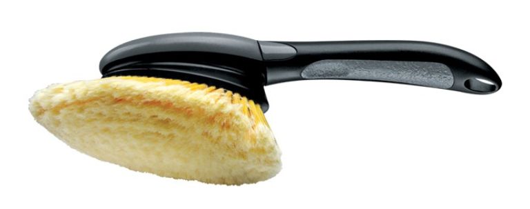 MEGUIARS Versa Angle wheel Brush - kefa na kolesá s krátkym držadlom